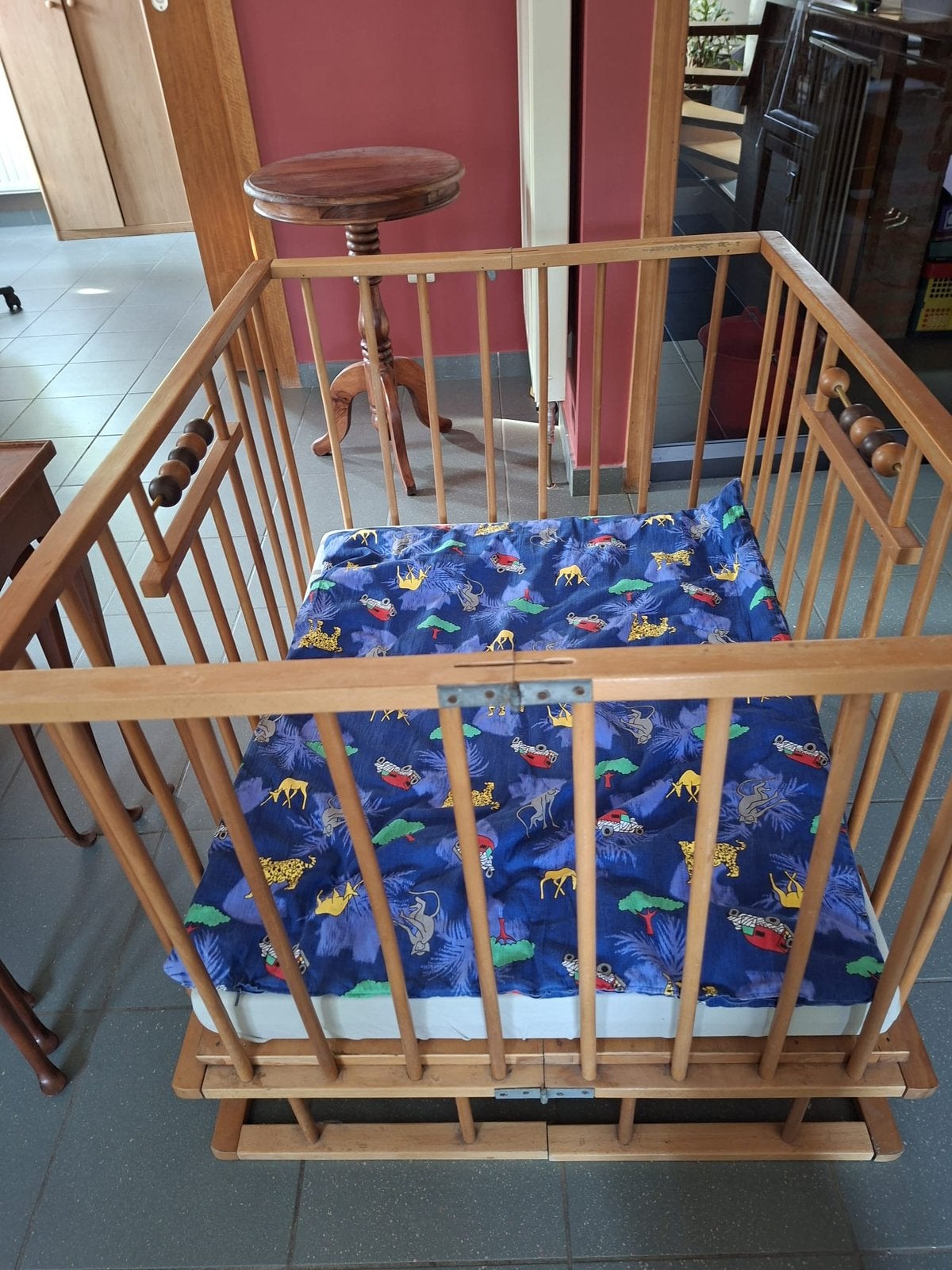 Opvouwbare houten babybox, Ophalen, Zo goed als nieuw
