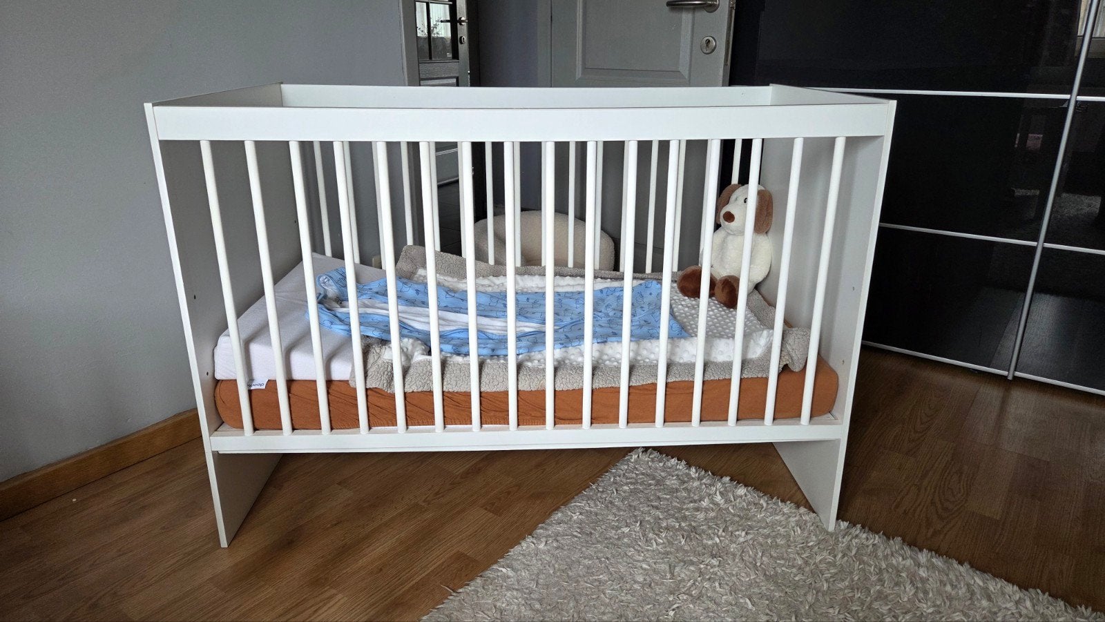 Babybed 60x120cm + matras + accessoires, Ophalen, Zo goed als nieuw, Ledikant