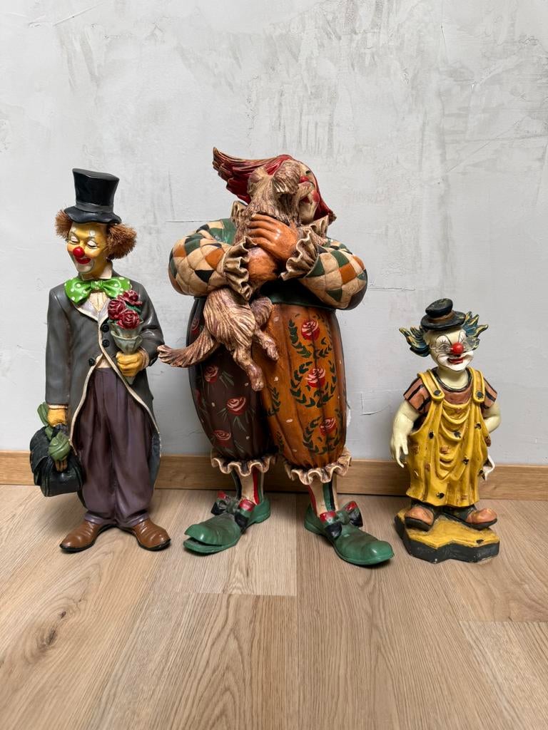 3x clown beeld figuur 1995 1997 Jun Asilo, Enlèvement