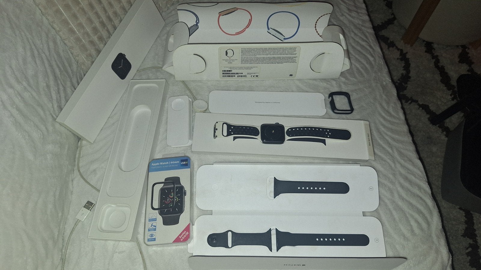 Pack Apple Watch SE 44mm Cellular (4G) - Boîtes & Accessoire, Enlèvement, Comme neuf, Gris
