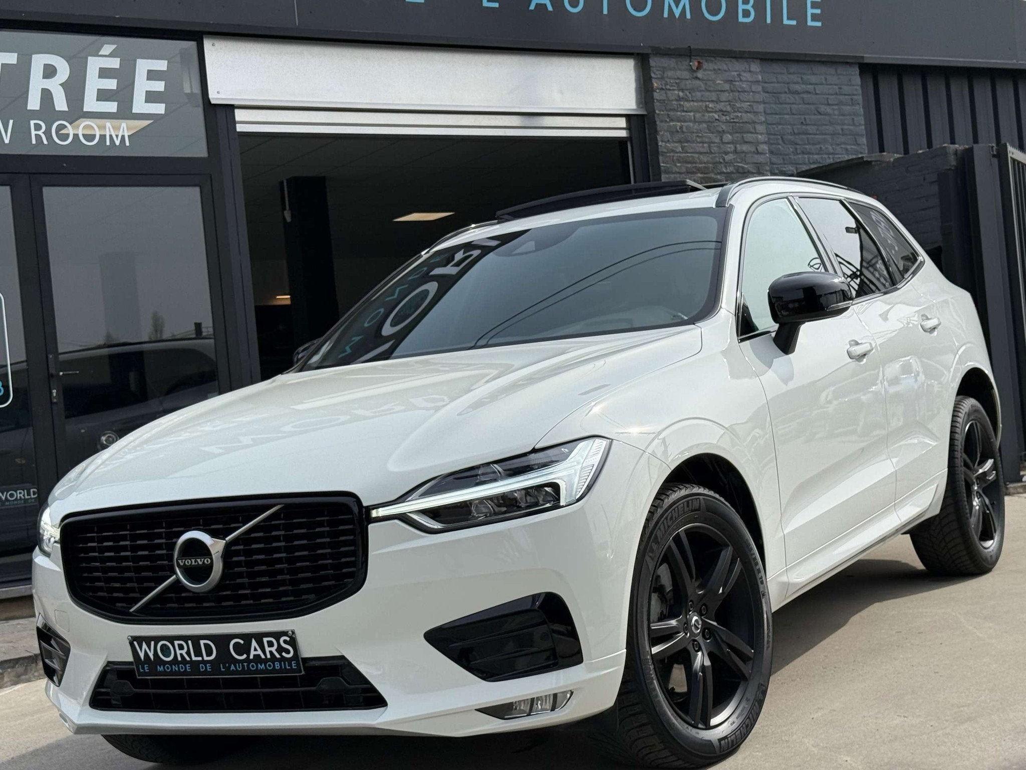 Volvo XC60 2.0 B4 MHEV TOIT PANO DISTRO CAMERA NAVI FULL OP., Auto's, Volvo, 197 pk, 145 kW, Gebruikt, 4 cilinders