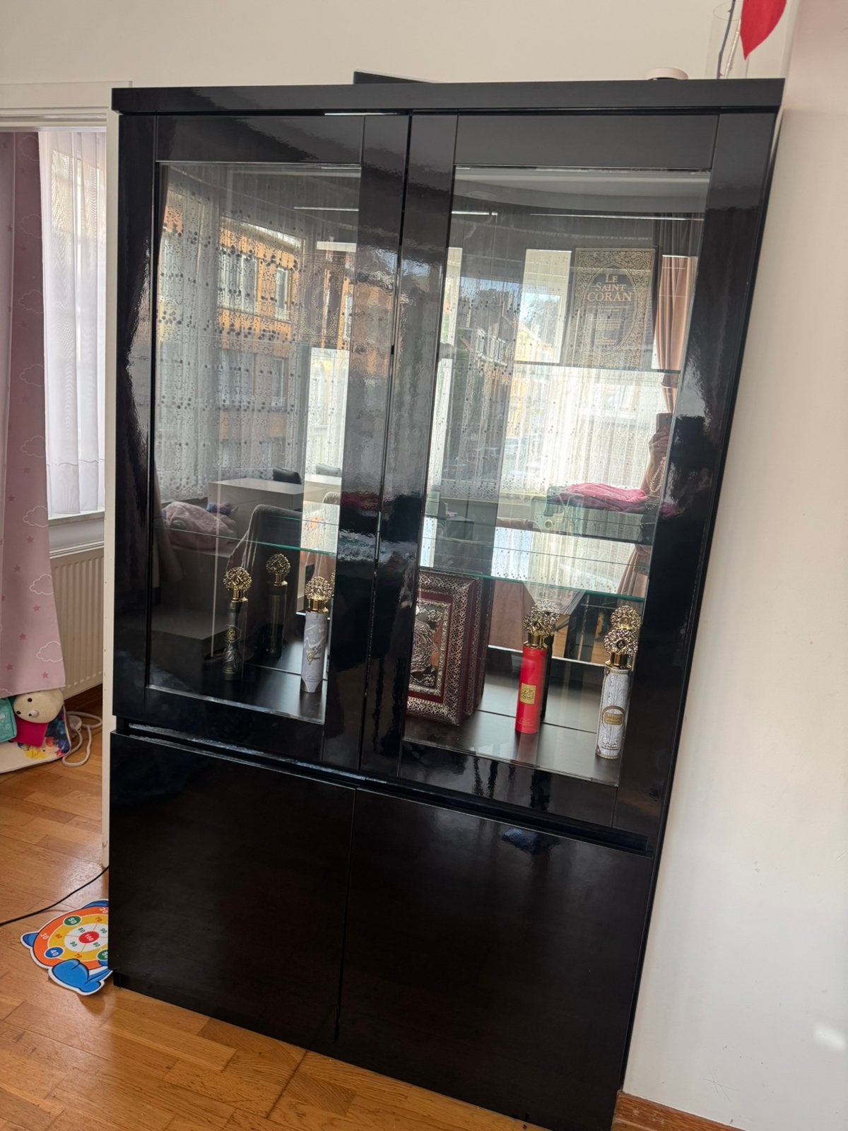 Vitrine noire laquée, Maison & Meubles, Armoires | Vitrines, Enlèvement, Comme neuf