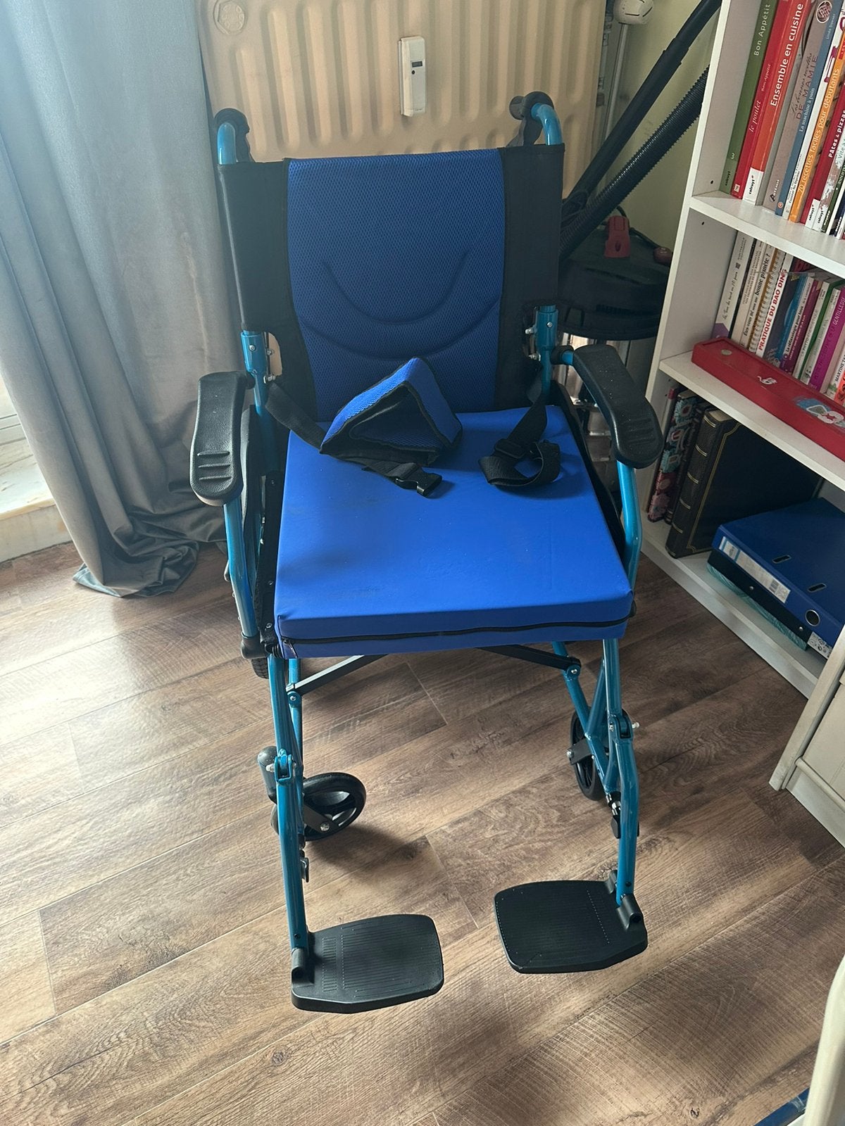 Fauteuil roulant ultra léger et pliable, Enlèvement, Comme neuf, Fauteuil roulant à pousser