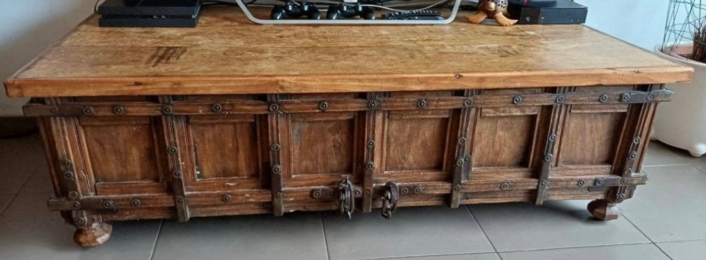 Unieke oude koffer gemaakt van Indische deur met luik, Ophalen