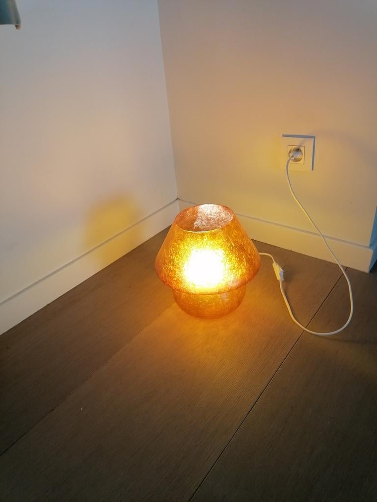 Oranje lamp in glasvezel, Ophalen