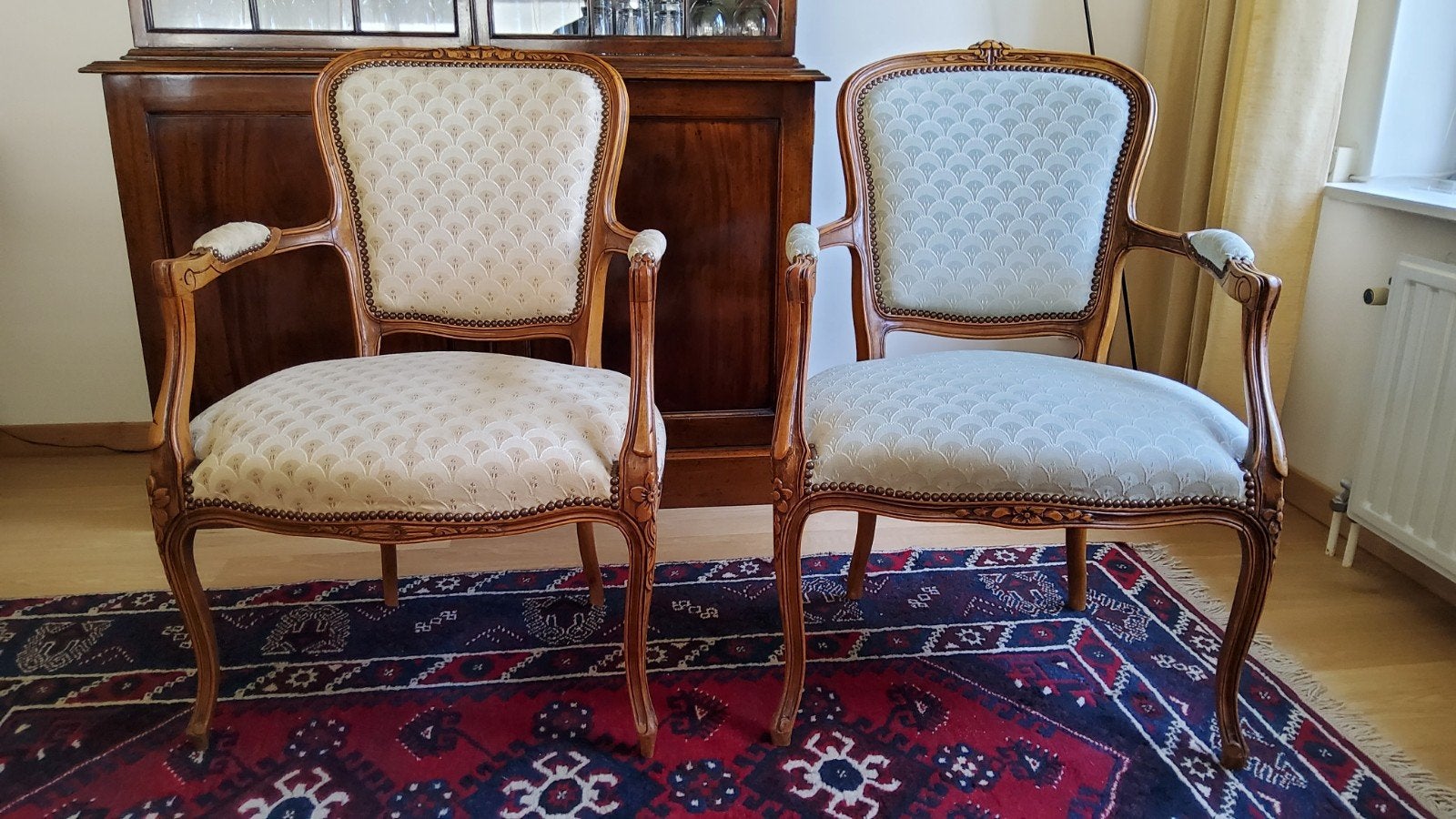 2 fauteuils cabriolets Louis XV, Enlèvement