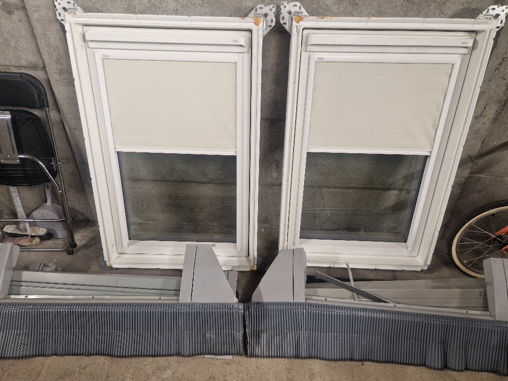 2 Kunstof velux dakramen, Ophalen, Dubbelglas, Gebruikt, 80 tot 120 cm