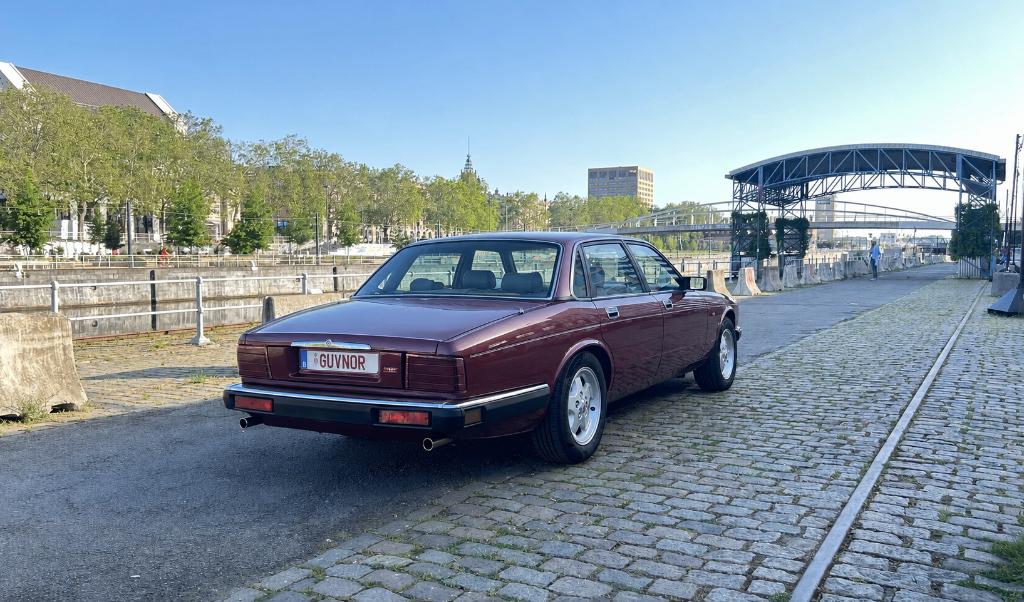 Jaguar XJ 40 3.2s: Roestvrij - Weinig KMs - Onderhoudsboekje, Auto's, Automaat, Overige kleuren, 216 kW, Elektrische ramen