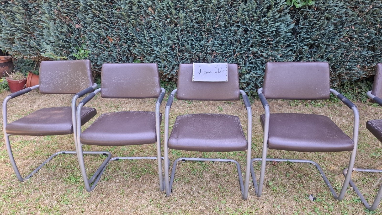 Chaises, Enlèvement