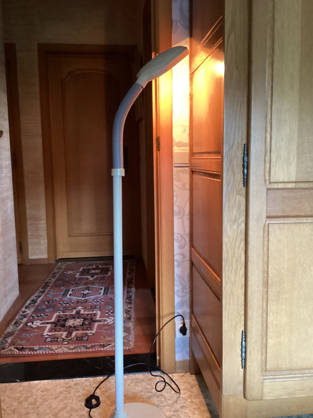 Staande lamp op voet, Huis en Inrichting, Lampen | Vloerlampen, Zo goed als nieuw, Kunststof, Ophalen