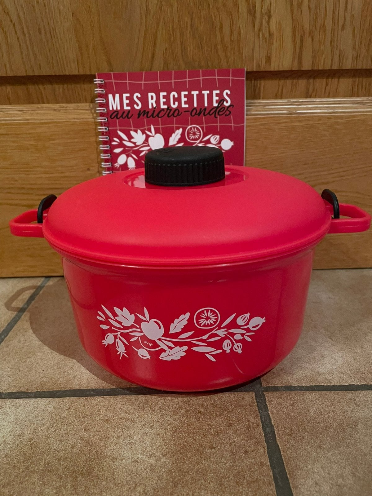 Cocotte pour cuisson au micro-ondes avec livret recette, Maison & Meubles, Cuisine | Casseroles & Poêles, Neuf, Enlèvement ou Envoi