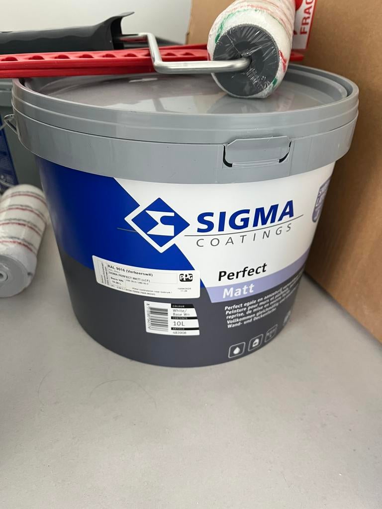 Sigma perfect mat 10 liter kleur 9016, Doe-het-zelf en Bouw, Ophalen, Zo goed als nieuw, Lak