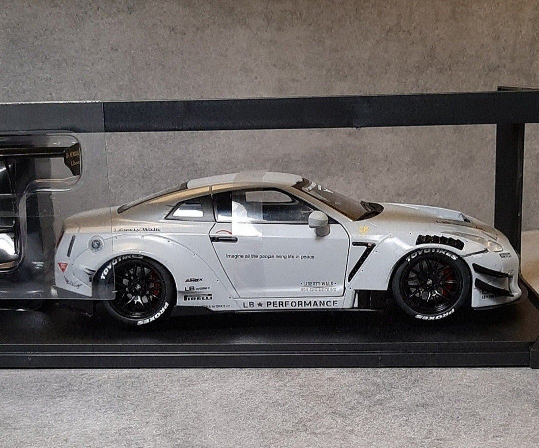 1:18/Nissan GT-R(R35)LBWK BODY KIT 2.0 MET FIGUUR/NIEUW, Enlèvement ou Envoi, Neuf, Voiture, Solido