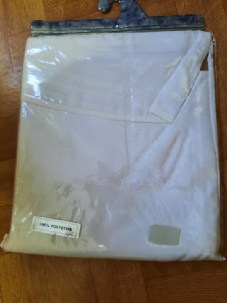 nieuw wit tafelkleed voor grote eettafel 100% poleyster, Huis en Inrichting, Tafelkleden, Ophalen of Verzenden, Nieuw