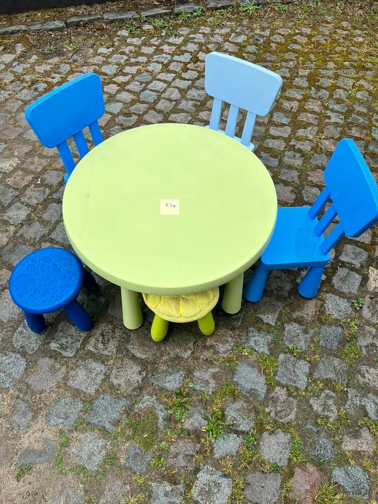Ikea Mammut kindertafel met stoelen en krukjes, Ophalen, Gebruikt