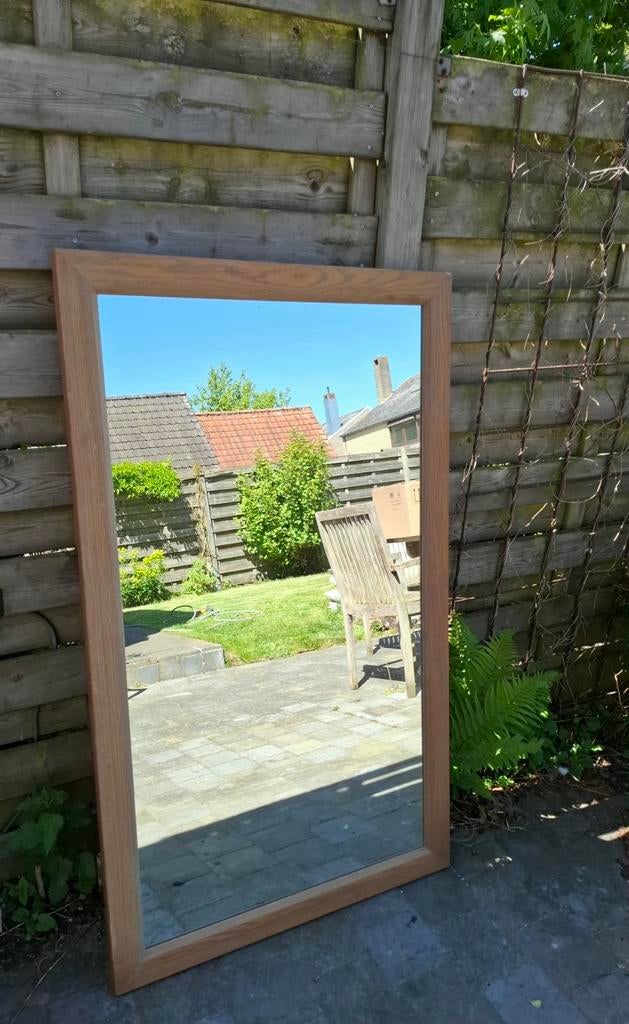 Kast met bijhorende spiegel, Ophalen