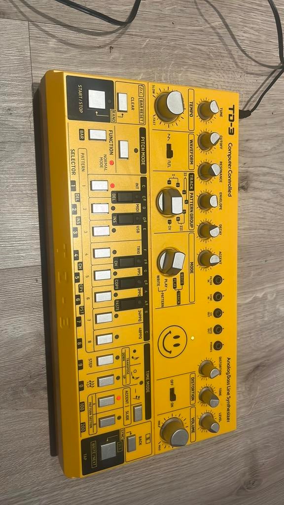 Behringer td-3 bass line synth, Enlèvement, Comme neuf