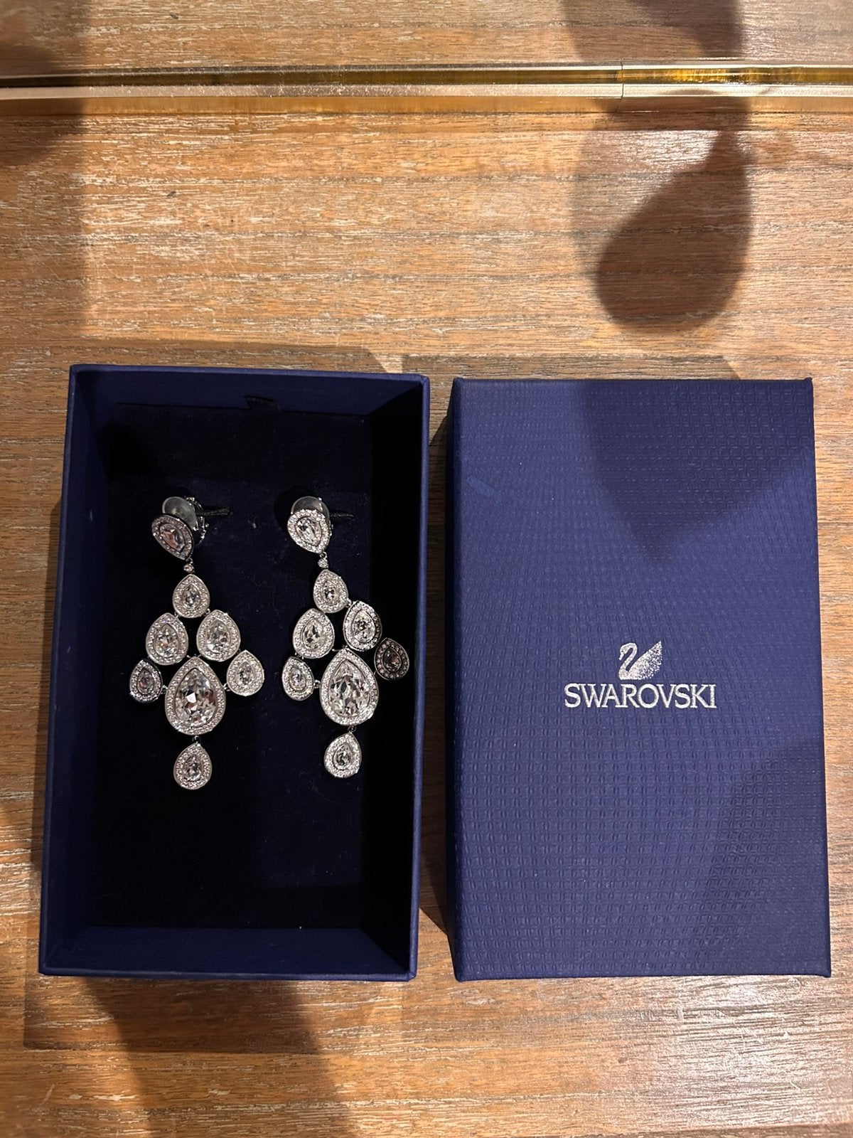 Swarovski knijpoorbellen, Handtassen en Accessoires, Oorbellen, Hangers, Zo goed als nieuw, Zilver, Zilver