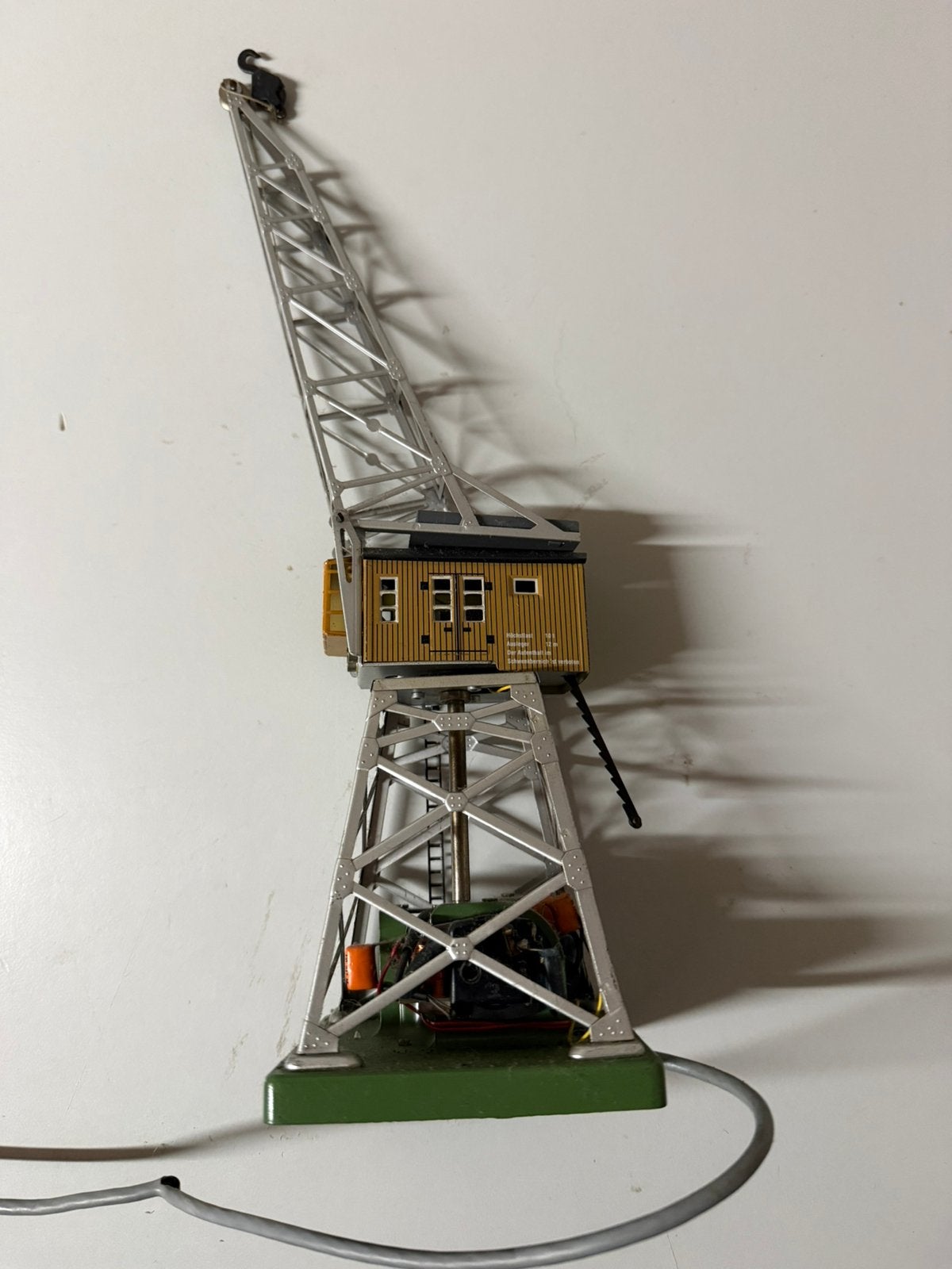 Märklin 7051 H0 elektrische kraan – Made in Western Germany, Ophalen of Verzenden, Gebruikt, Brug, Tunnel of Gebouw, Märklin