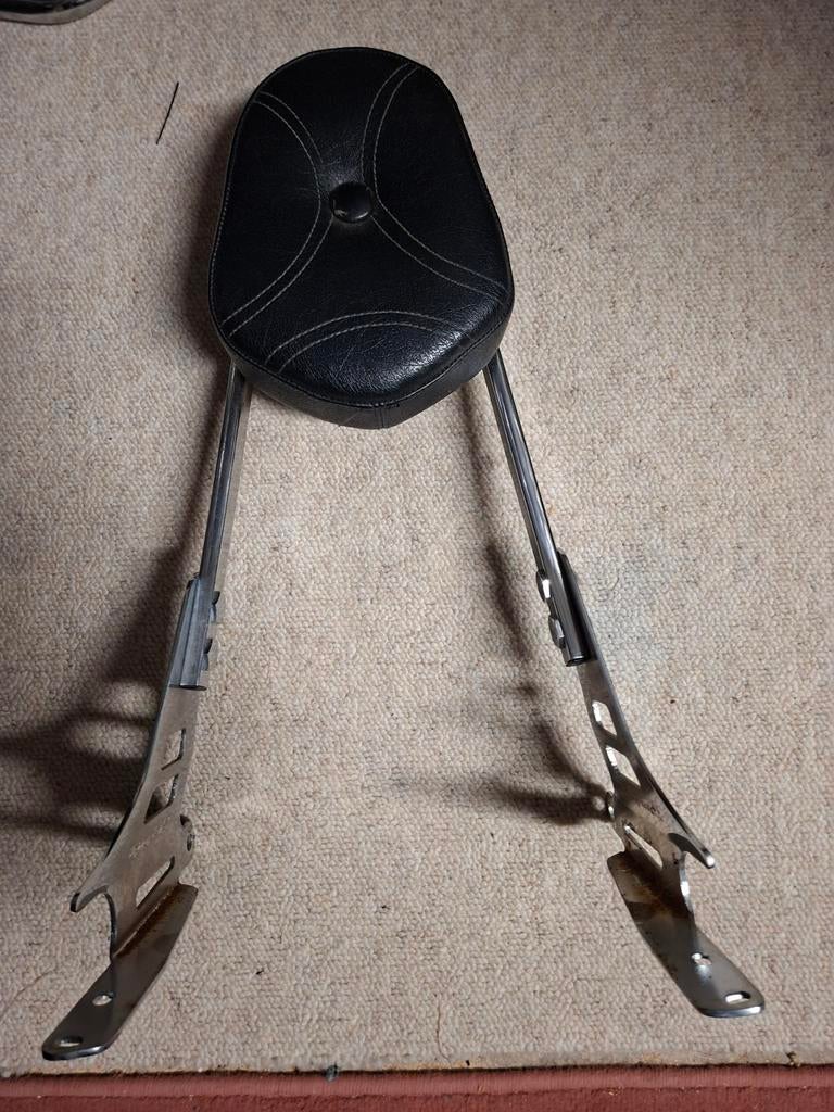 Sissy bar ,windscherm, voetsteunen en 2 steunen draagtassen, Enlèvement ou Envoi