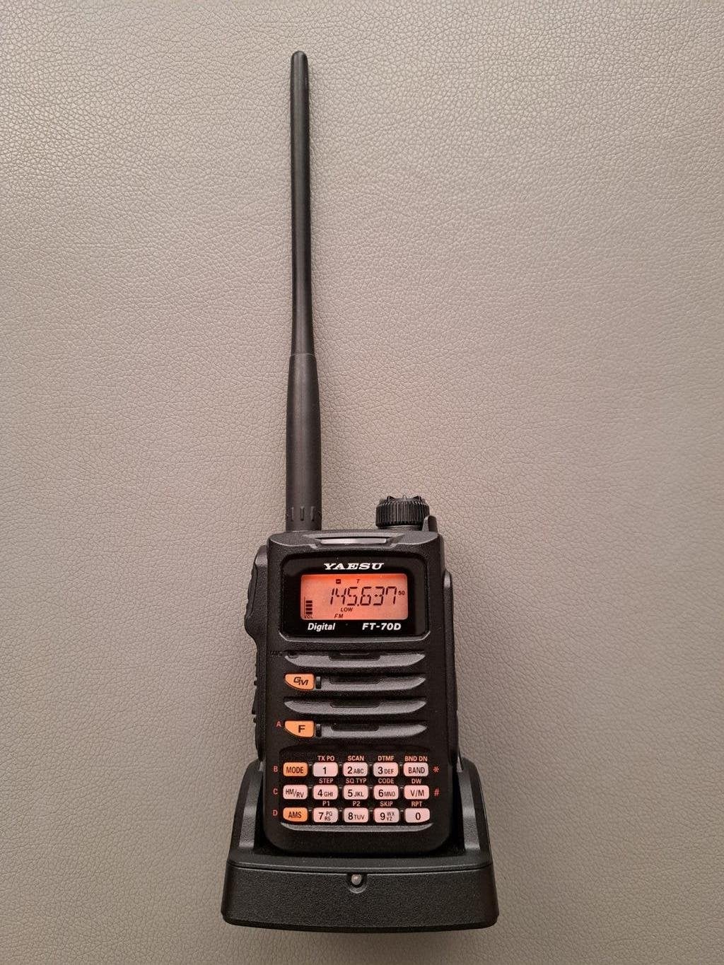 Yaesu FT-70DE 5 watt VHF UHF FM C4FM portabel met snellader, Telecommunicatie, Zenders en Ontvangers, Ophalen of Verzenden