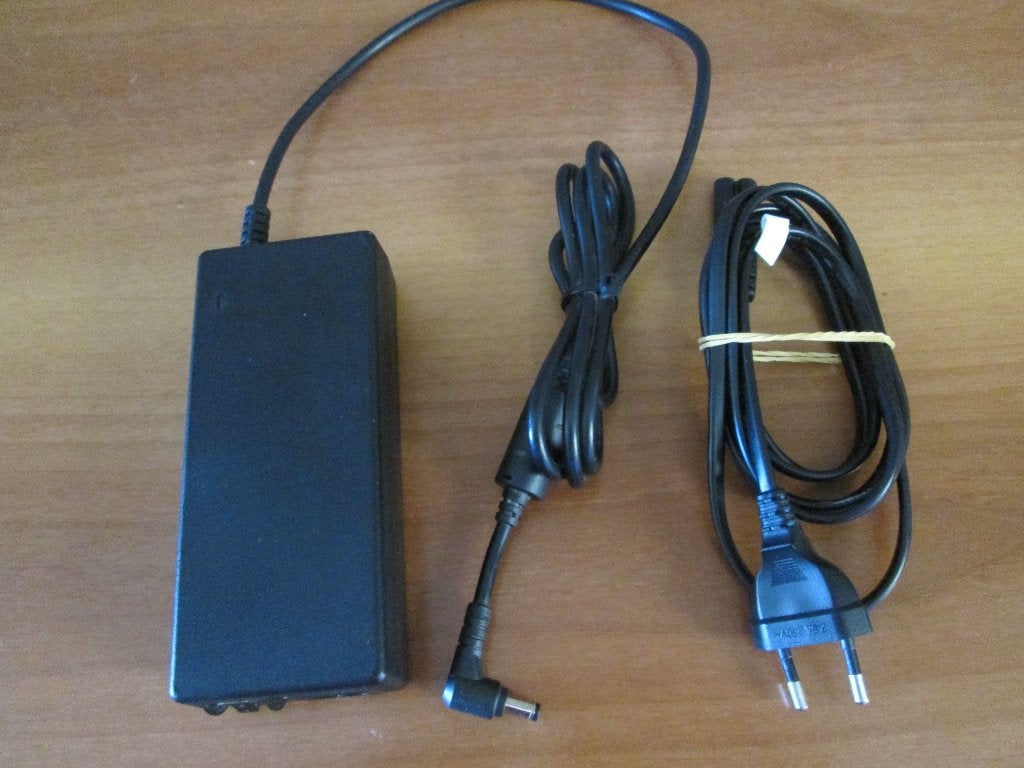 Laptop oplader 19V 90W plugformaat 5.5 x 2.5 mm, Computers en Software, Laptop-opladers, Ophalen of Verzenden, Gebruikt