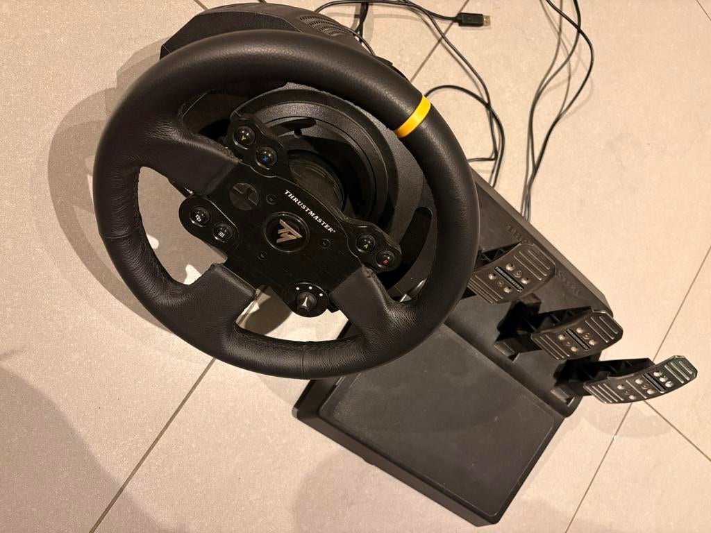 Thrustmaster gaming stuur, Consoles de jeu & Jeux vidéo, Consoles de jeu | Xbox | Accessoires, Enlèvement, Comme neuf, Xbox One