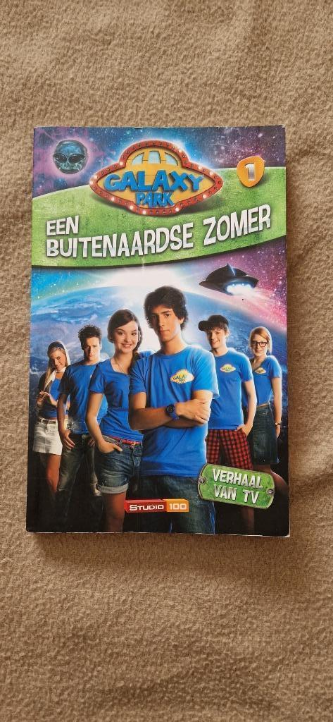 Galaxy Park - Een buitenaardse zomer, Boeken, Ophalen of Verzenden, Zo goed als nieuw, Studio 100, Fictie