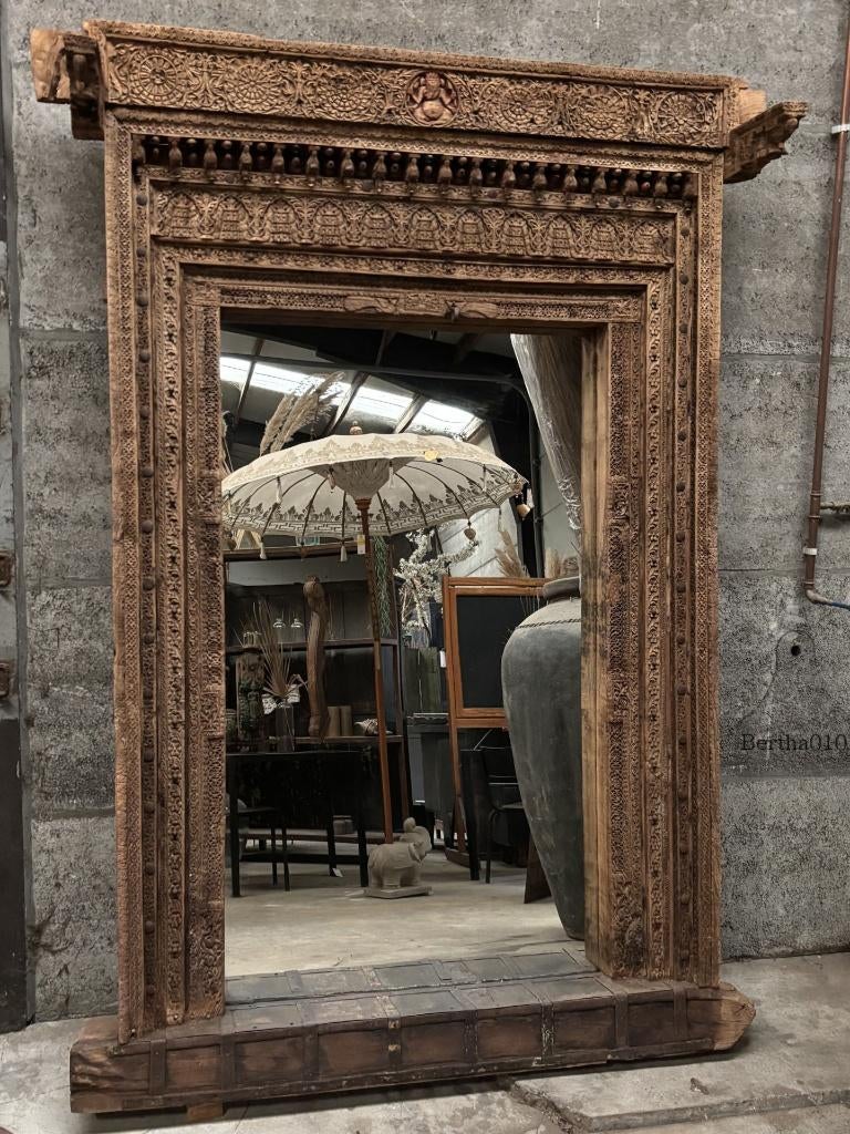 Monumentale Oosterse tempelspiegel 18e eeuw hoogte 240 cm, 125 cm ou plus, Comme neuf, Enlèvement, 200 cm ou plus