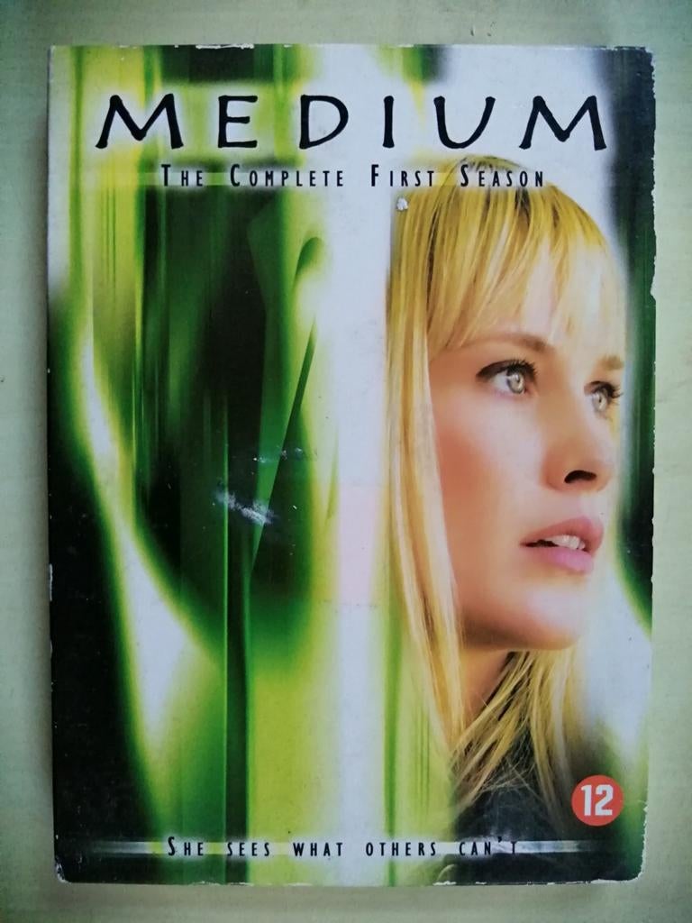 Coffret DVD de la série de science-fiction Medium saison 1, Enlèvement ou Envoi