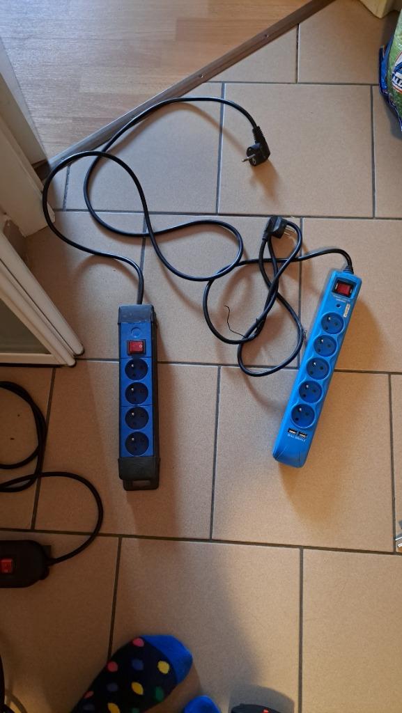 8 multiprises GefoTech.Brennensthul.Profile.Chacon.Kemaker, Enlèvement ou Envoi, Interrupteur