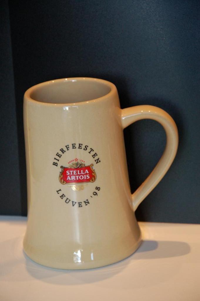Stenen bierpot Stella Artois, Verzamelen, Biermerken, Ophalen of Verzenden, Zo goed als nieuw, Pul(len), Stella Artois
