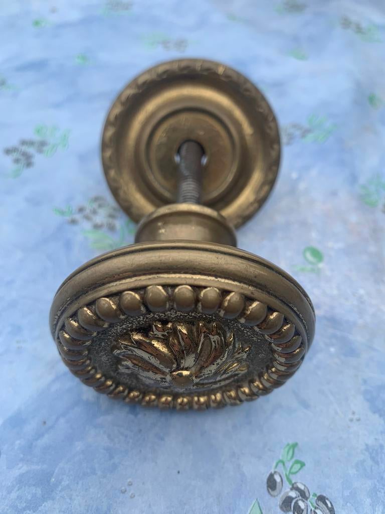 Gros pommeau de porte de style, Bronze