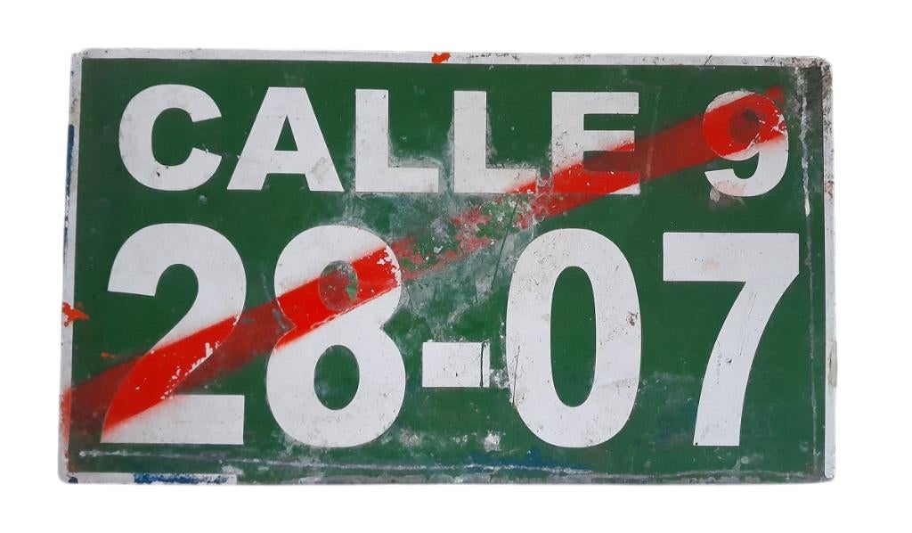 Vintage metalen straatnaambordje CALLE 9 28-07 Colombië, Verzamelen, Merken en Reclamevoorwerpen, Gebruikt, Ophalen of Verzenden