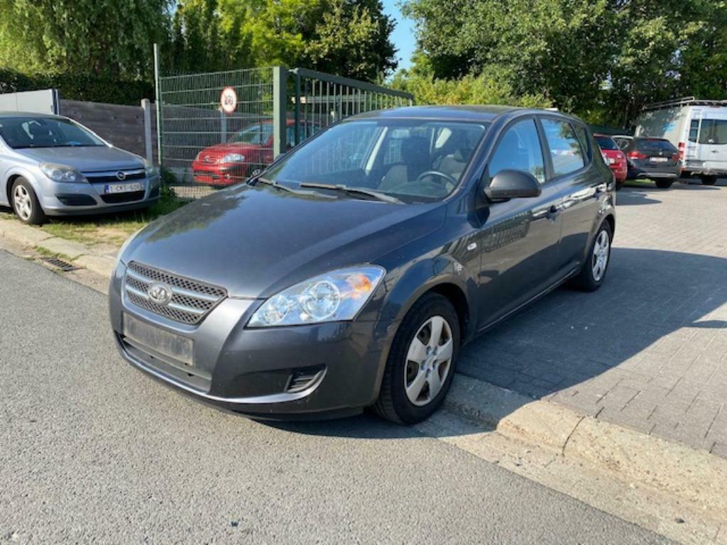 Kia Ceed 1.4 benzine 2009 145000 km Airco *12m Garantie*, Auto's, Kia, Euro 5, Bedrijf, USB, Zilver of Grijs