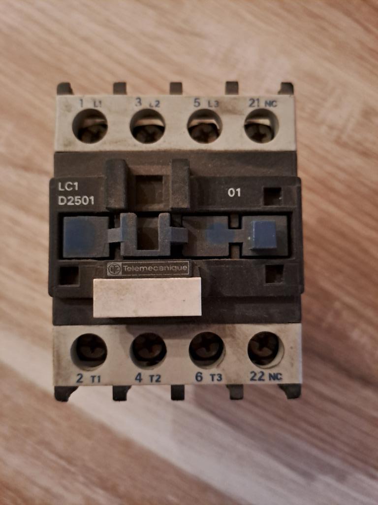 Contacteur Schneider LC1D2501P7, Enlèvement ou Envoi, Utilisé
