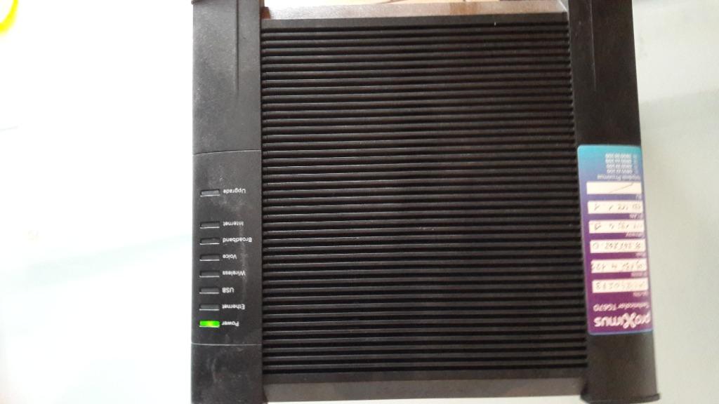 TECHNICOLOR TG 670 MODEM/ROUTER, Computers en Software, Ophalen of Verzenden, Zo goed als nieuw, Router