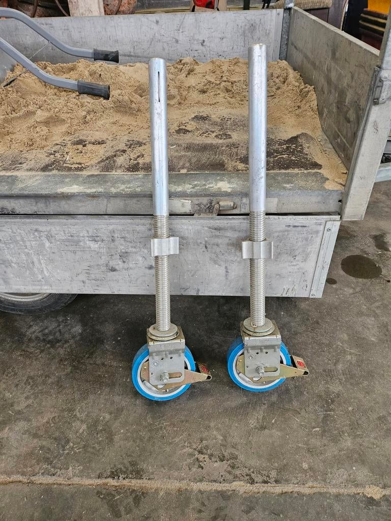 Solide stelling poten (wielen) 2 stuks, Doe-het-zelf en Bouw, Steigers, Ophalen