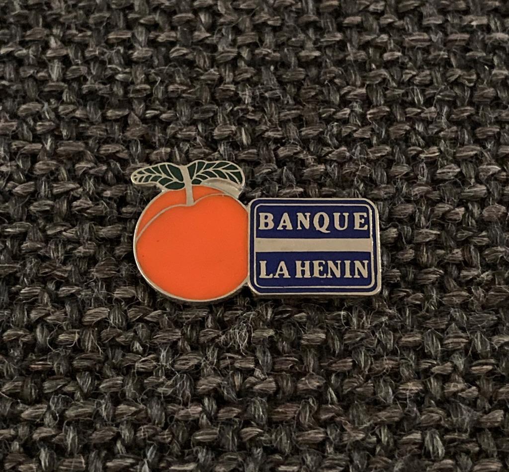 PIN - BANQUE LA HENIN, Envoi, Utilisé, Autres sujets/thèmes, Insigne ou Pin's