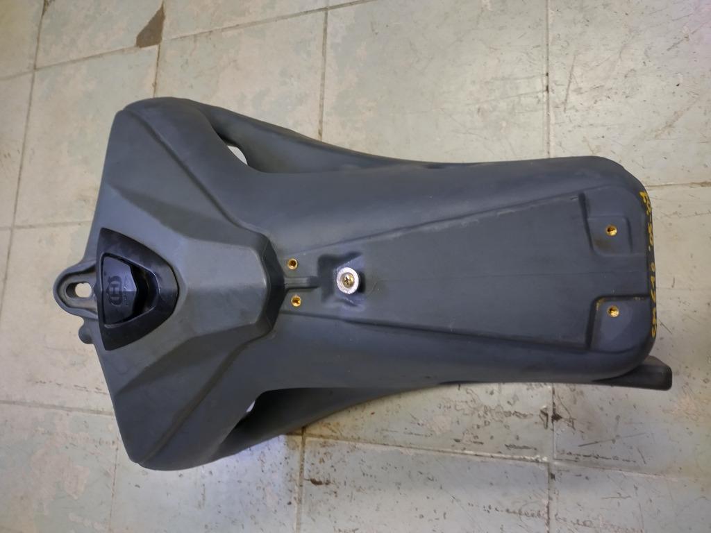 husqvarna sm610 van '05-'07 benzinetank, Motoren, Ophalen of Verzenden, Gebruikt