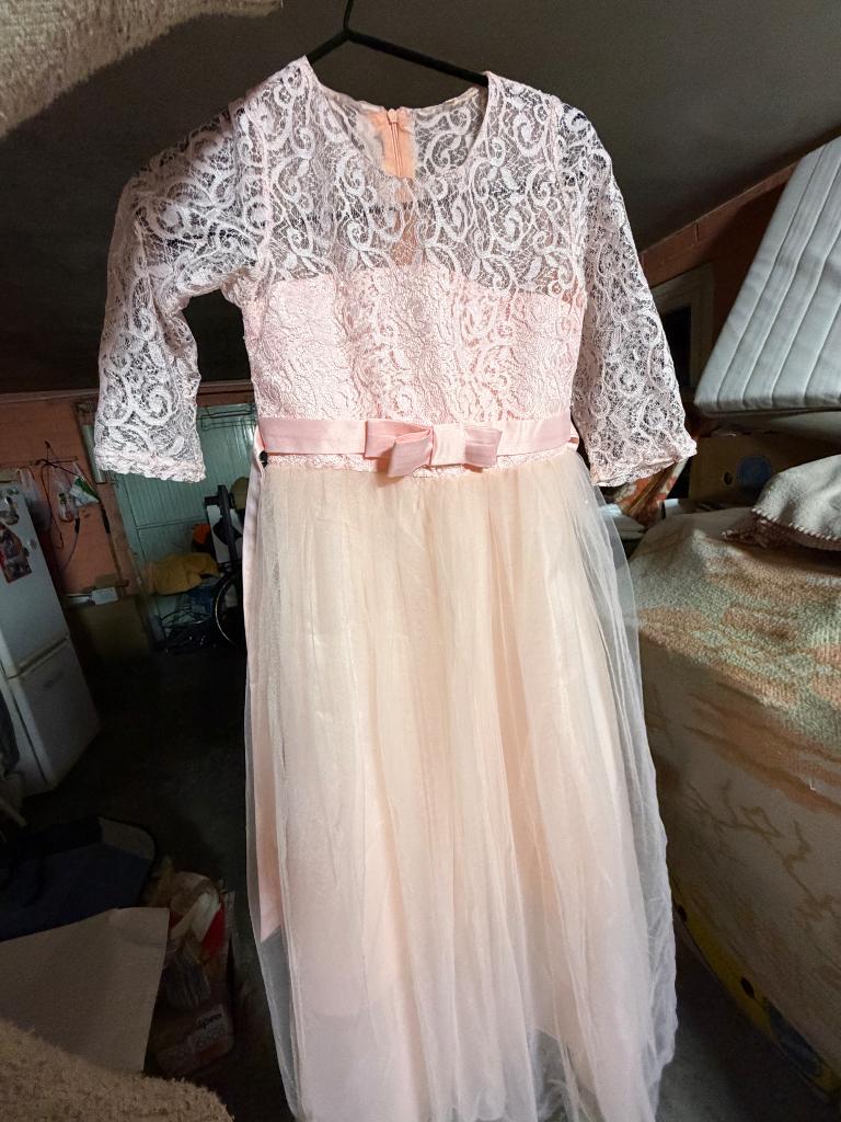 Robe de princesse, Enlèvement, Comme neuf, 134 à 140, Fille