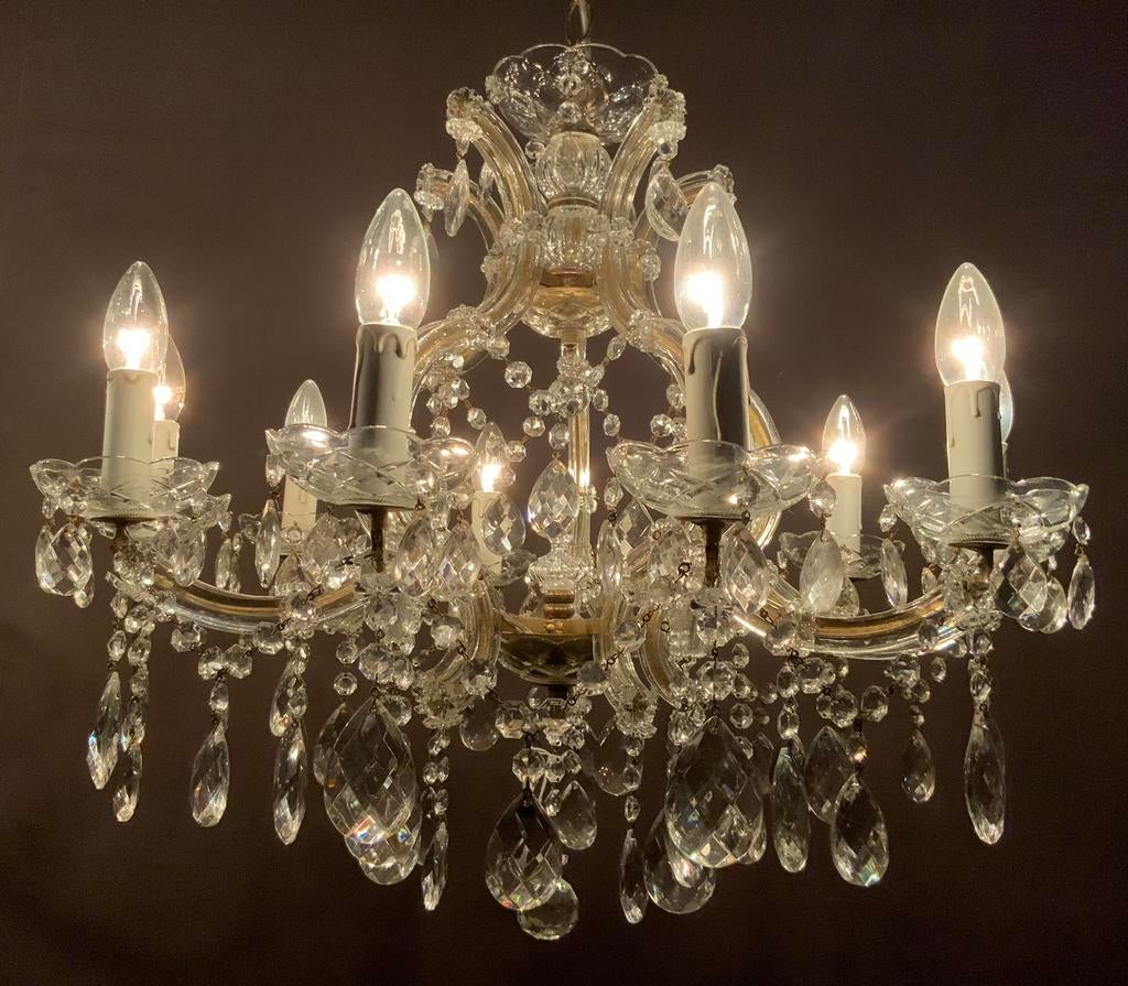 3 verschillende en bij elkaar passende kroonluchters, Ophalen