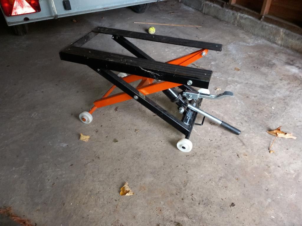 Cric hydraulique moto, Enlèvement