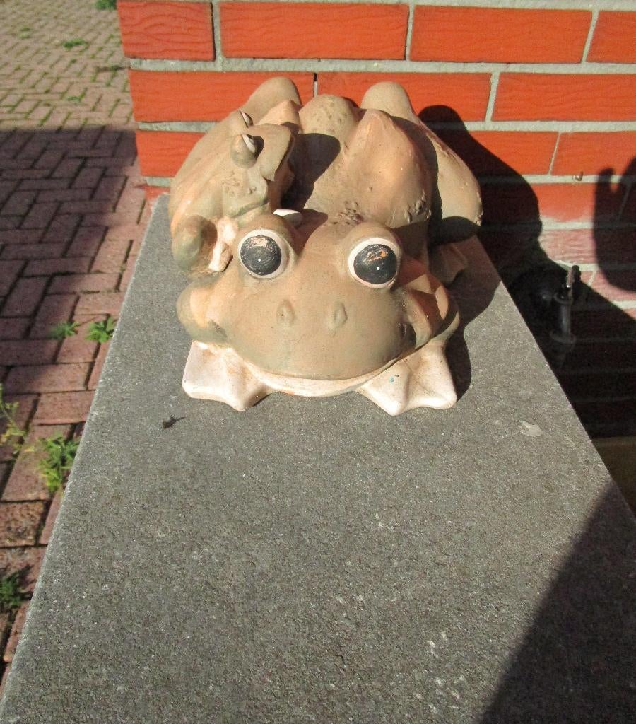 terracotta kikker, Tuin en Terras, Tuinbeelden, Ophalen of Verzenden, Nieuw, Steen, Dierenbeeld
