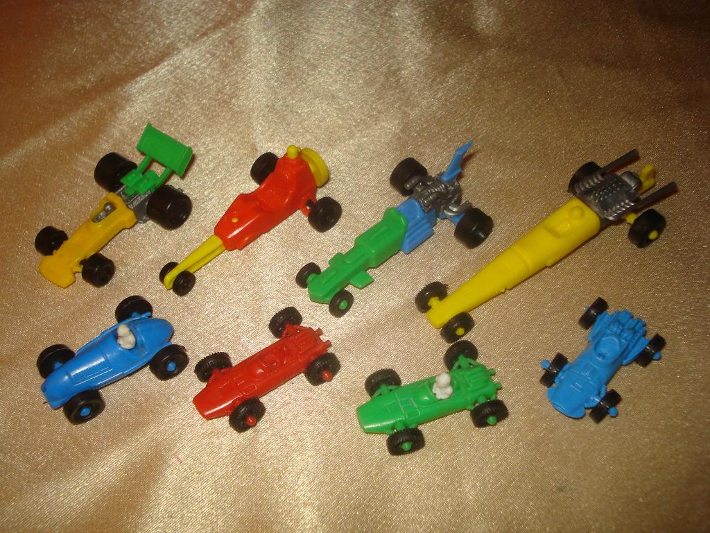 KINDER Lot de 8 Anciennes Voitures de Course 1977 - 1979, Enlèvement ou Envoi, Comme neuf, Autres types