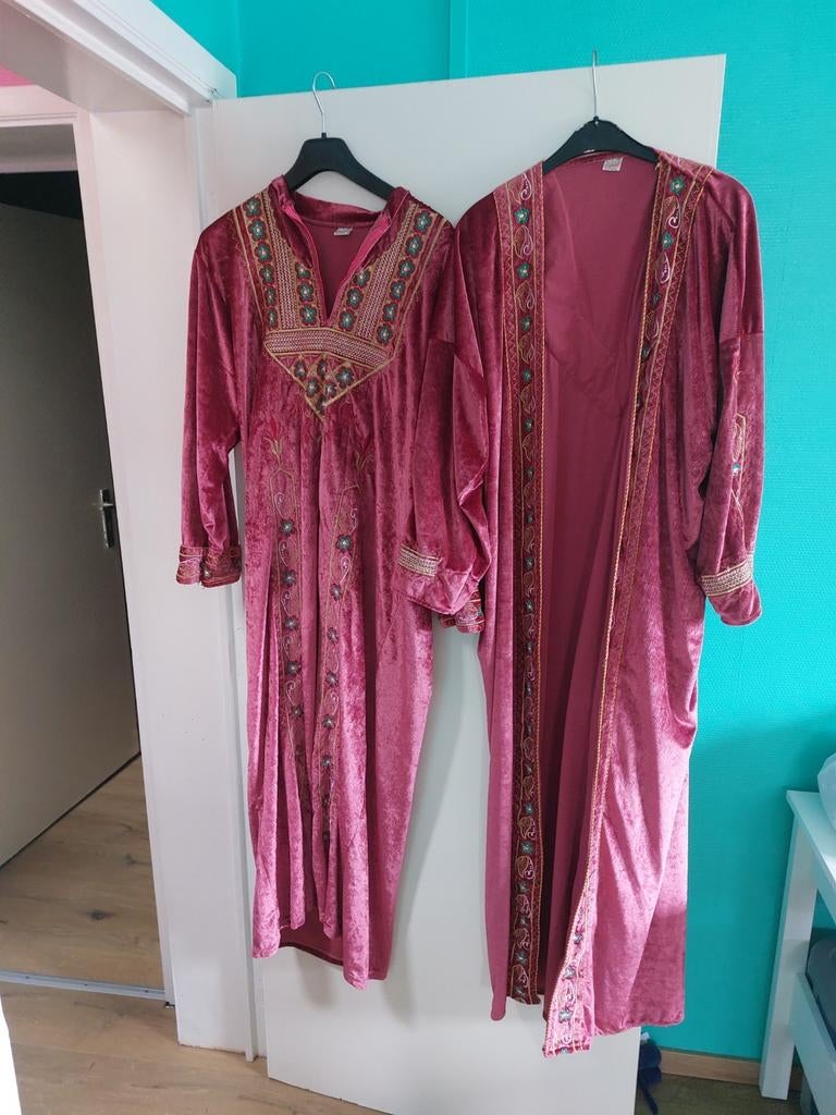 A VENDRE TENUE ORIENTALE VELOURS ROBE  + PEIGNOIR, Vêtements | Femmes, Habits de circonstance, Porté, Autres types, Taille 42/44 (L)