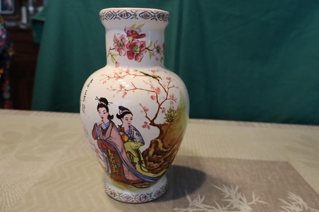 Oud Japans kraagvaasje met decoratie van Ghijsha’s, Ophalen of Verzenden