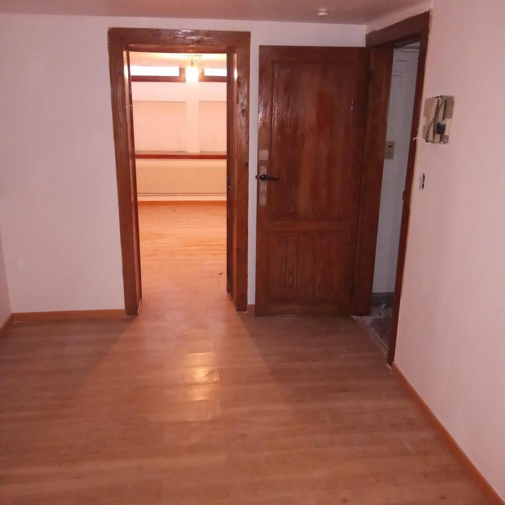 Homme de métier en rénovation complète 0465248661, Parquet