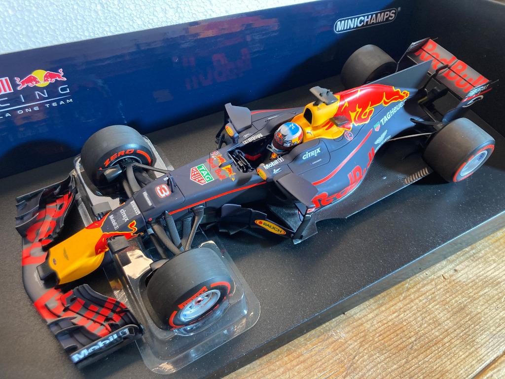Daniël Ricciardo 1:18 Red Bull Racing RB13 2017 110170003, Enlèvement ou Envoi, Neuf, ForTwo
