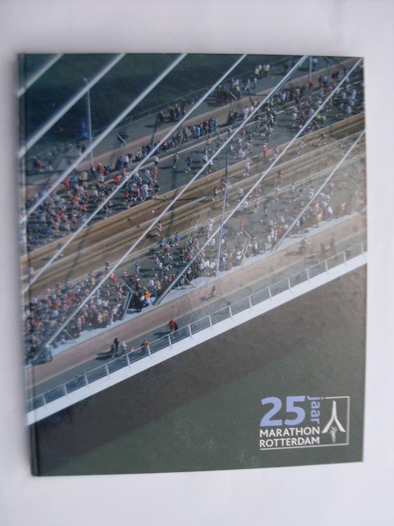 25 jaar MARATHON ROTTERDAM (Nederland), Sport en Fitness, Ophalen of Verzenden, Zo goed als nieuw, Hardlopen